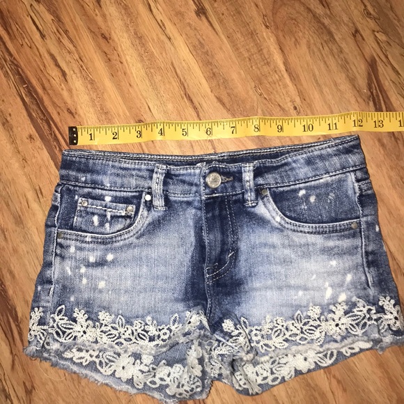 ✨Levi’s shorty short - Picture 4 of 6
